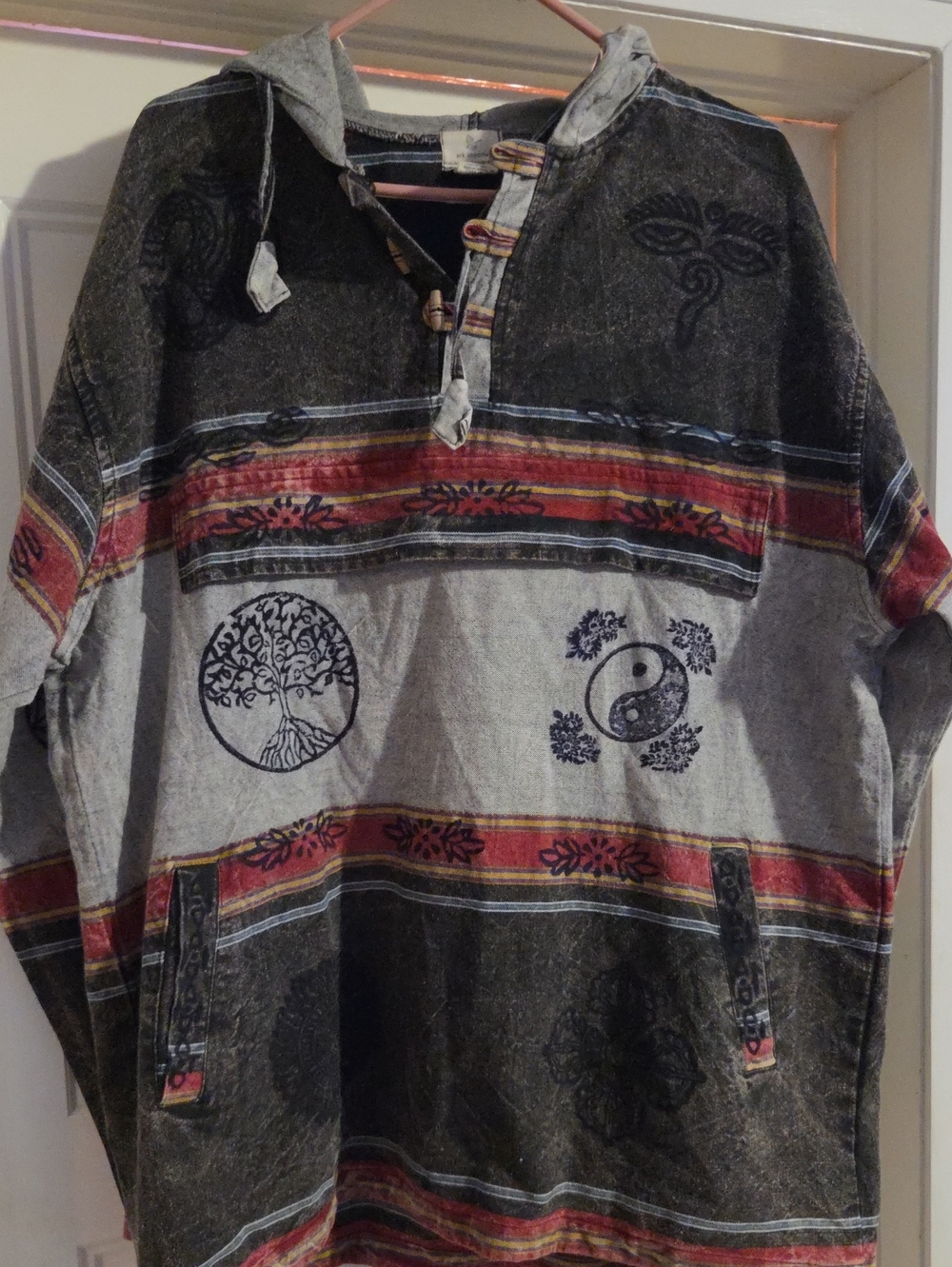 Bohemian Hooded Pullover Shirt - Coat Gray with Red Accent